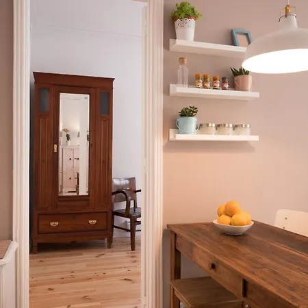 Alfama Bright Apartment